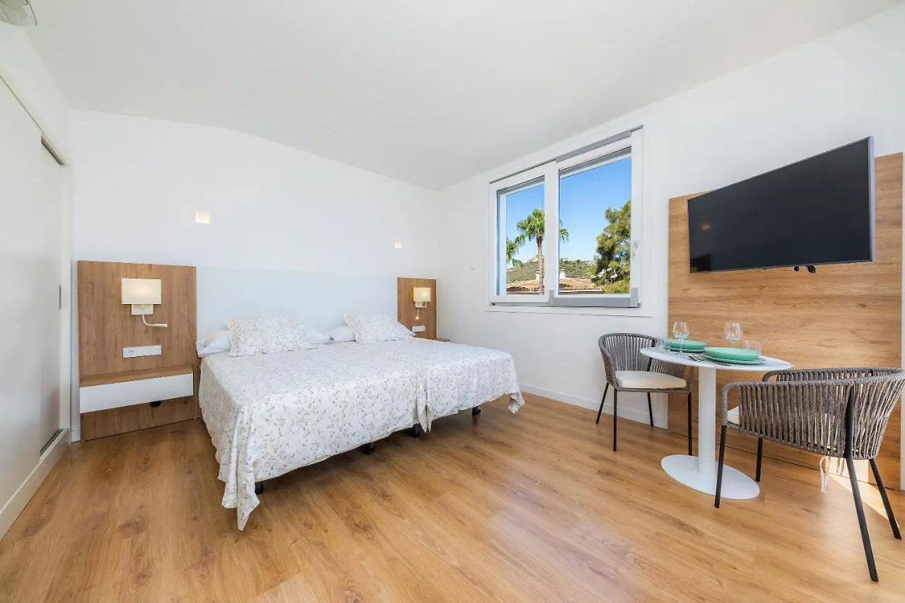 Apartamento Las Palmeras III カラ・ミラー アパート